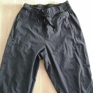 Cropped athletic grey pants